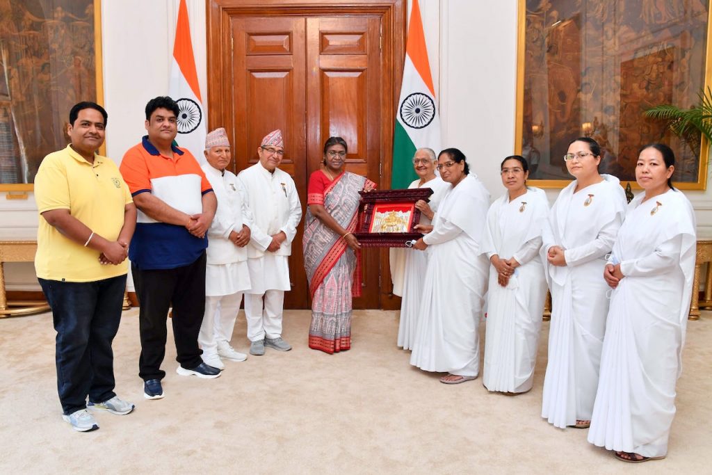 माननीय राष्ट्रपति द्रौपदी मुर्मूजी से शिष्टाचार मुलाकात करते हुये ब्रह्माकुमारीज नेपाल